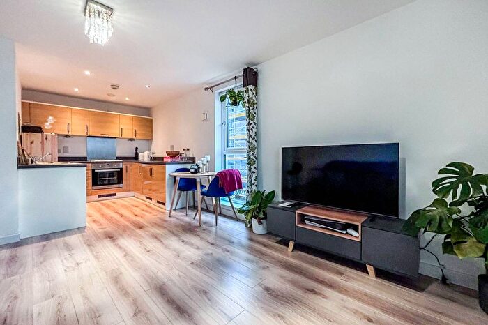 2 Bedroom Flat For Sale In Guildford Road, Woking, GU22