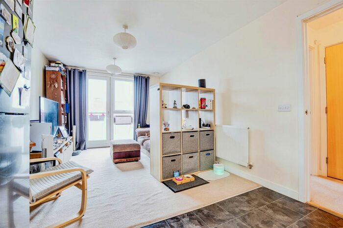 1 Bedroom Flat For Sale In Headstone Drive, Harrow, HA1