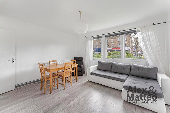 3 Bedroom House To Rent In Wickfield House, Bermondsey, SE16