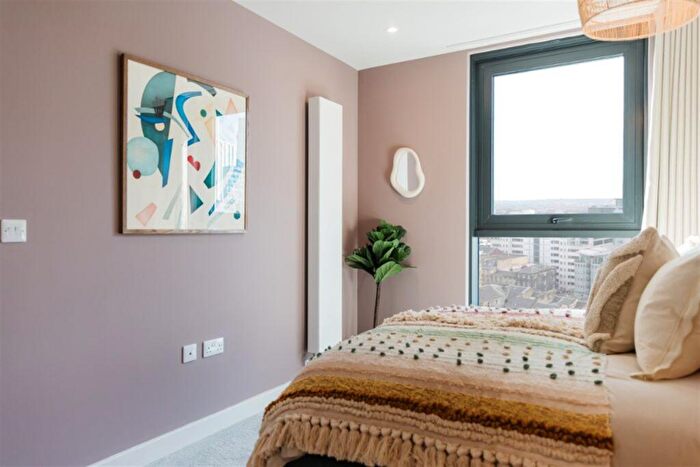 2 Bedroom Apartment To Rent In Holland Street, Glasgow, G2