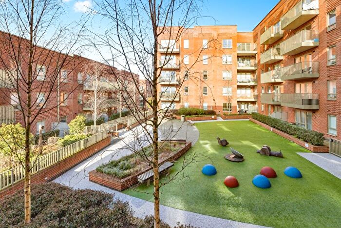 2 Bedroom Flat For Sale In Oxhey Drive, Watford, WD19