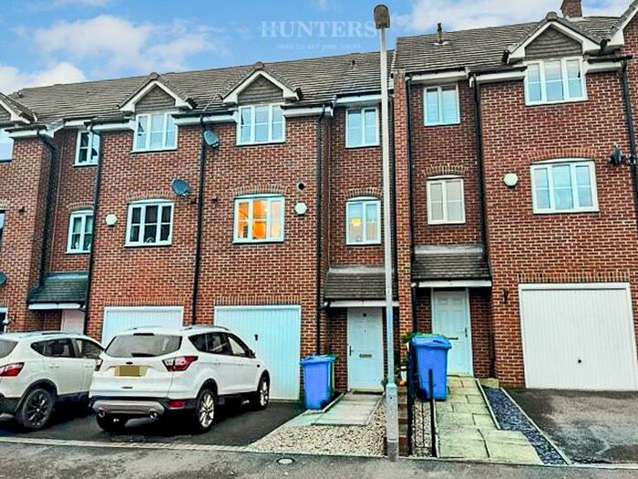 3 Bedroom Town House To Rent In Waterfields, Retford, DN22