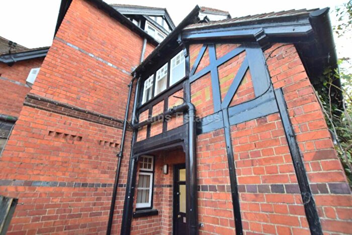 3 Bedroom Flat To Rent In High Street, Goring, RG8