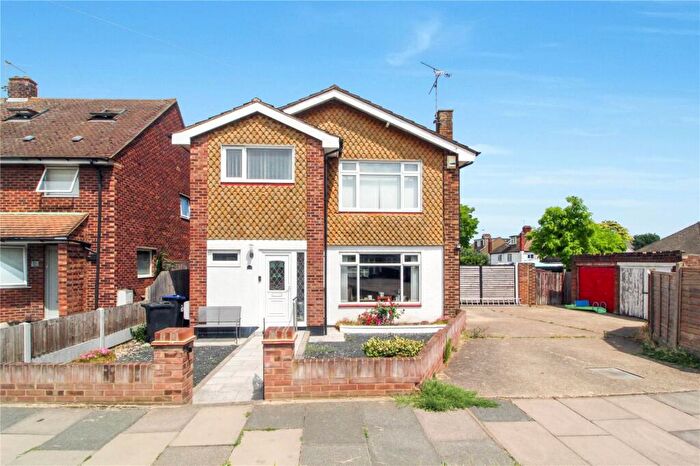 3 Bedroom Detached House For Sale In Fairview Drive, Westcliff-on-Sea, Essex, SS0