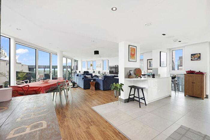 3 Bedroom Penthouse To Rent In Altitude Point, E1