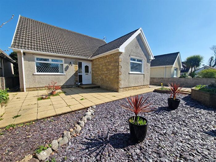 3 Bedroom Detached Bungalow For Sale In Rowan Drive, Porthcawl, CF36