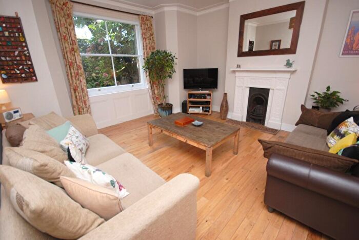 2 Bedroom Flat To Rent In Asylum Road Peckham, SE15