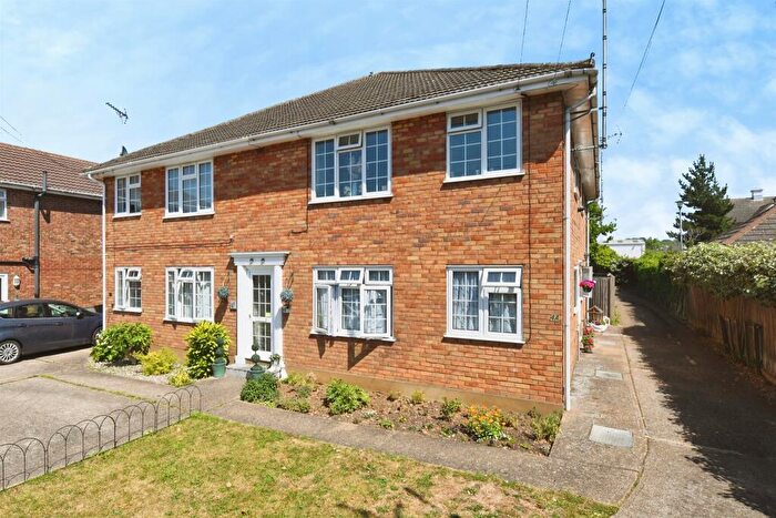 2 Bedroom Apartment For Sale In Kennington Avenue, Benfleet, SS7