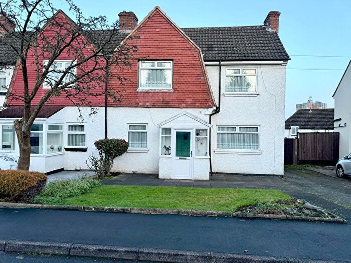 3 Bedroom End Terrace House For Sale In Laburnum Avenue, Smethwick, B67