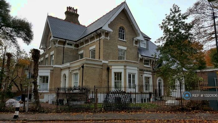 2 Bedroom Flat To Rent In Fox Hill, London, SE19