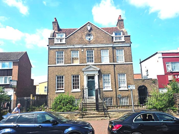 1 Bedroom Flat To Rent In High Street, Waltham Cross, EN8