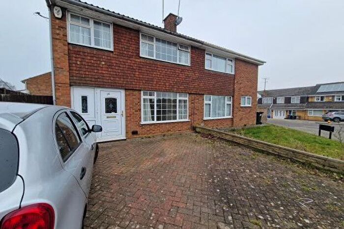 3 Bedroom Semi-Detached House To Rent In Holgate Drive, Luton, LU4