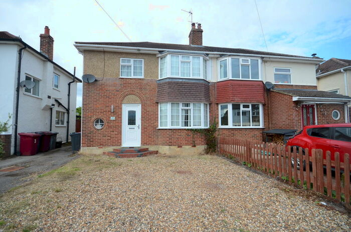 3 Bedroom Detached House To Rent In Kildare Gardens, Caversham, RG4