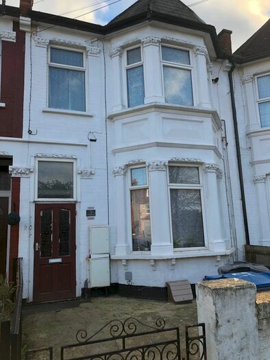 2 Bedroom Flat To Rent In Melfort Avenue, London, CR7