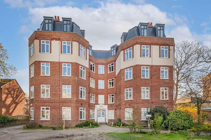 2 Bedroom Flat To Rent In Kings Avenue, London, SW4