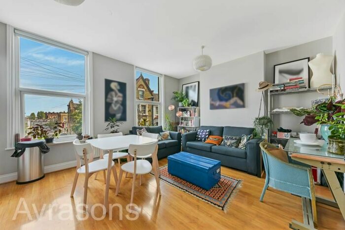 2 Bedroom Flat To Rent In Elm Park, London, SW2