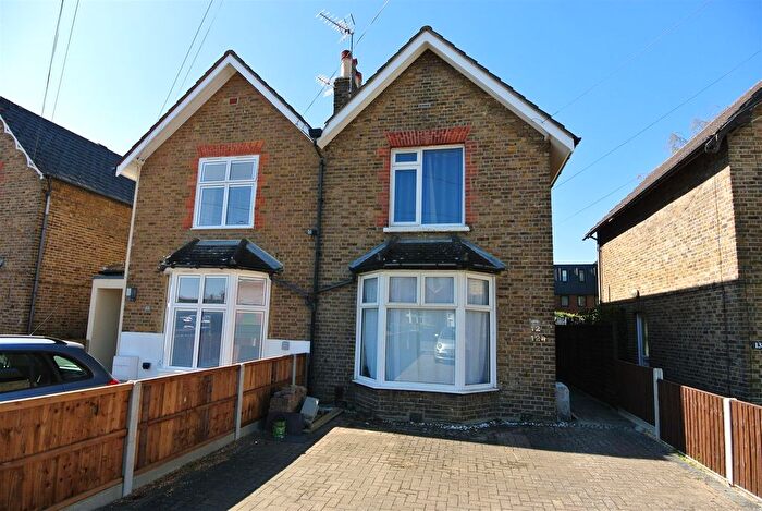 1 Bedroom Flat To Rent In The Grove, Egham, TW20