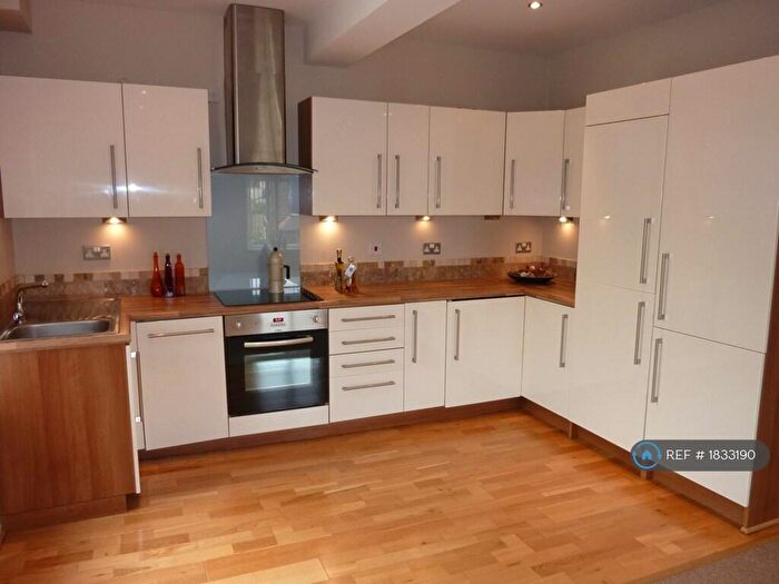 2 Bedroom Maisonette To Rent In Bryanstone Road, Bradford, BD4