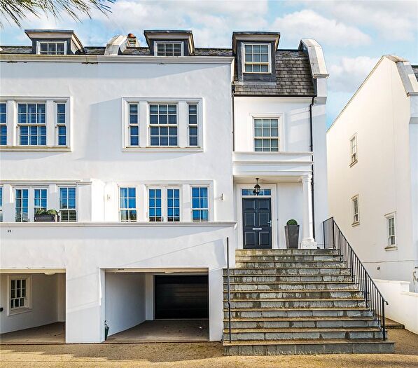 4 Bedroom Semi-Detached House For Sale In Oakshade Road, Oxshott, Leatherhead, Surrey, KT22