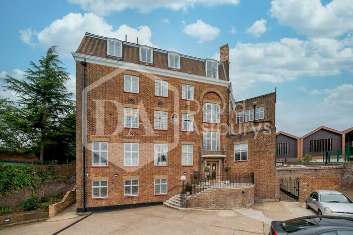 Studio To Rent In Winchester Place, Highgate, London, N6