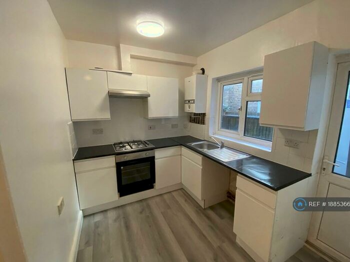 2 Bedroom Flat To Rent In Brockley, London, SE4