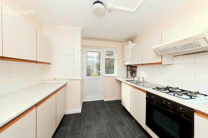 2 Bedroom Flat To Rent In Devonian Court, Park Crescent Place, Brighton, East Sussex, BN2