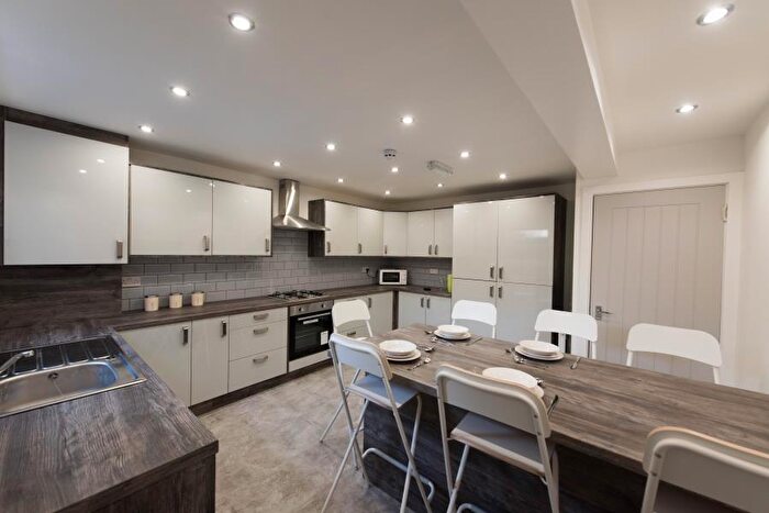 7 Bedroom Terraced House To Rent In Chestnut Avenue, Hyde Park, Leeds, LS6