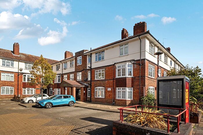 3 Bedroom Flat For Sale In Fountain Road, Tooting, London, SW17