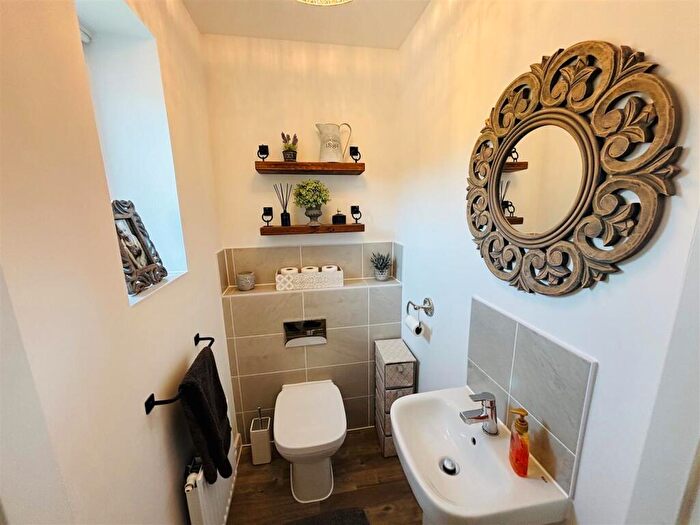 4 Bedroom Detached House For Sale In Telford Drive, Melksham, SN12