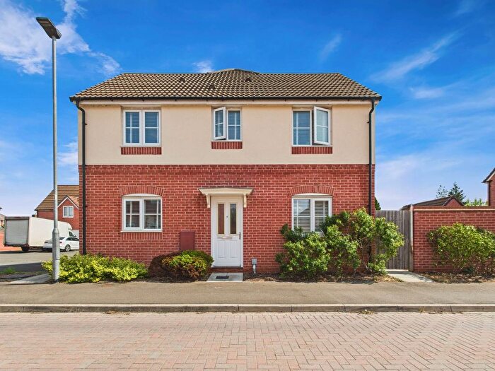 3 Bedroom Semi-Detached House For Sale In Sentinel Close, Worcester, Worcestershire, WR2