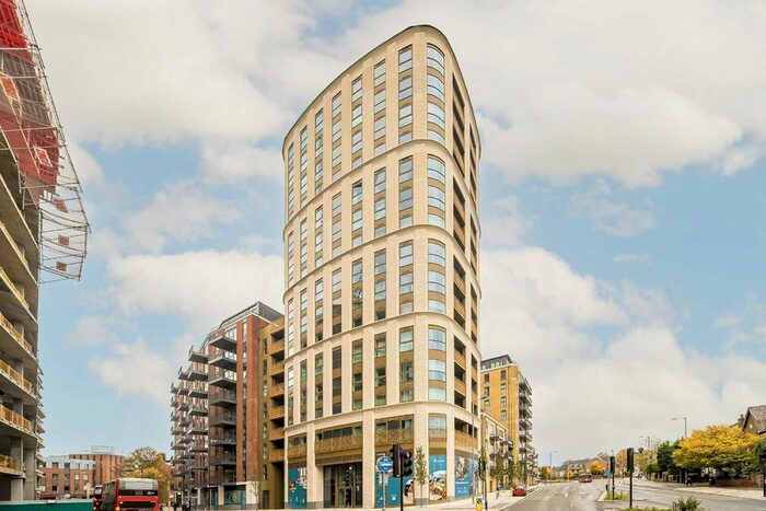 3 Bedroom Flat To Rent In Brook Street, Kingston Upon Thames, KT1