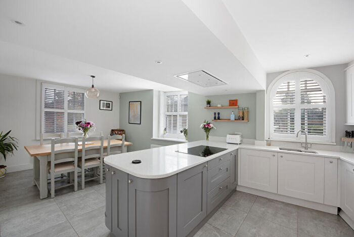 4 Bedroom Link Detached House For Sale In Swan Court, Offord Cluny, Cambs, PE19