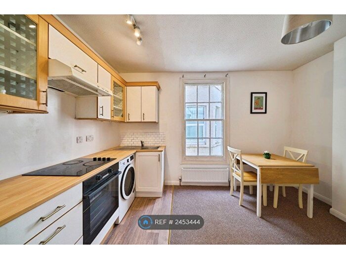 3 Bedroom Flat To Rent In Connaught Mansions, London, SW9