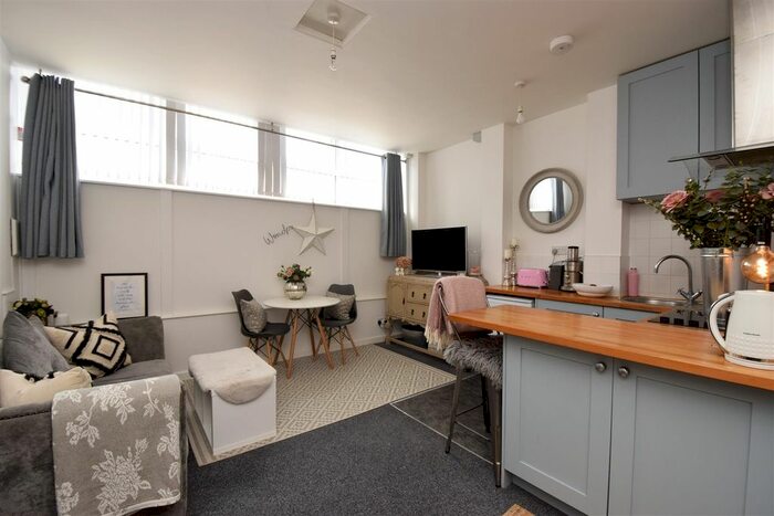 Studio To Rent In Stanley Road, Teddington, TW11