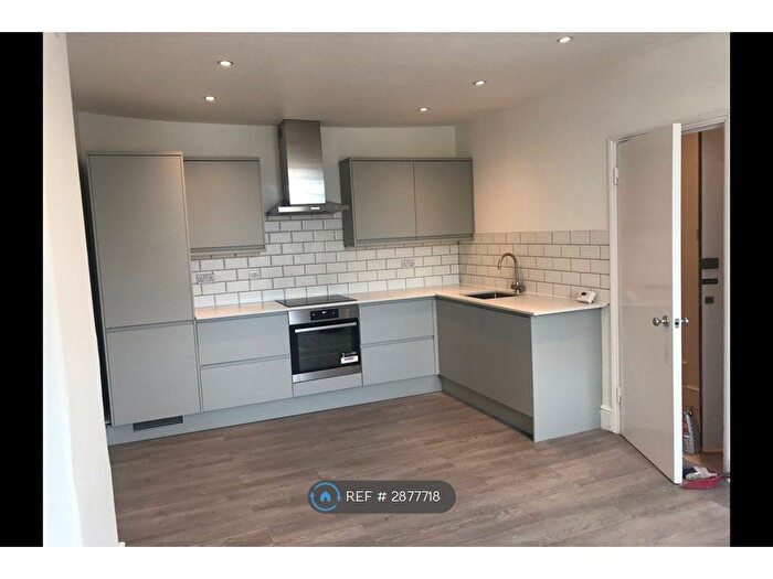 2 Bedroom Flat To Rent In Boundaries Road, London, SW12