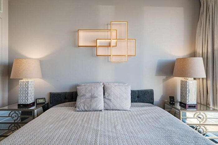2 Bedroom Apartment To Rent In Chronicle Tower, B City Road, London, EC1V