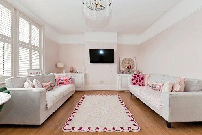 1 Bedroom Flat For Sale In Sheen Lane, East Sheen, SW14