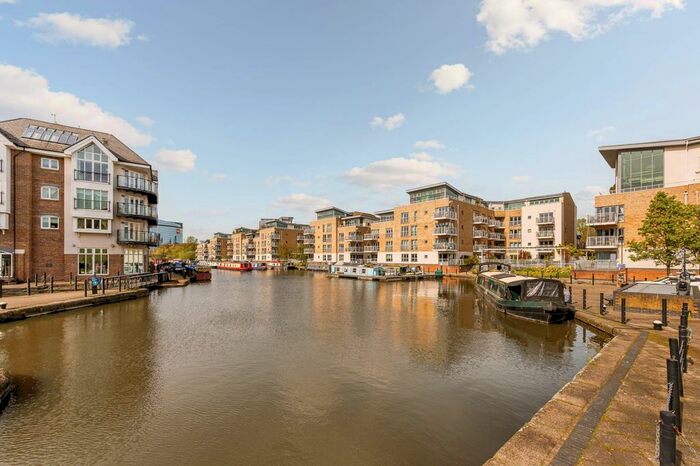 3 Bedroom Flat For Sale In Penthouse, `The Island`, Tallow Road, Brentford, TW8