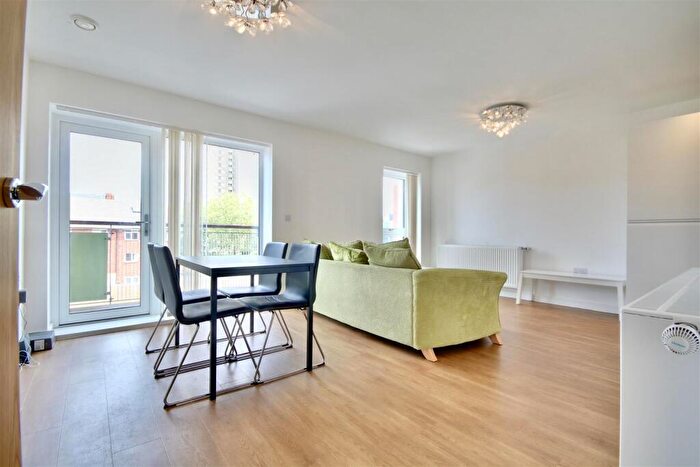 2 Bedroom Flat To Rent In Pennant House, Cross Street, Portsmouth, PO1