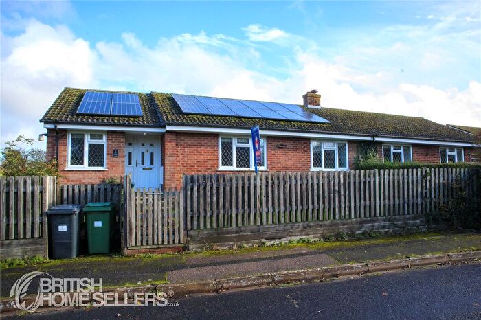 3 Bedroom Semi Detached House For Sale In Glebe Close, Dummer, Basingstoke, Hampshire, RG25