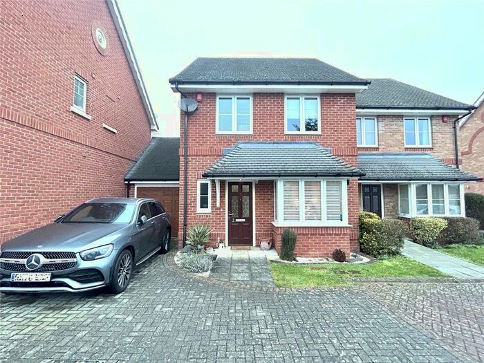 4 Bedroom Semi-Detached House To Rent In Bushnell Place, Maidenhead, Berkshire, SL6