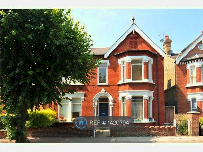 2 Bedroom Flat To Rent In Thurleigh Road, London, SW12