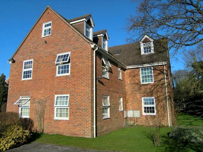 2 Bedroom Flat To Rent In The Laurels, Eddington, RG17