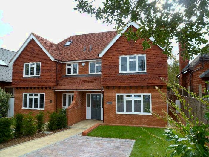4 Bedroom Semi-Detached House To Rent In High Road, Cookham, Berkshire, SL6