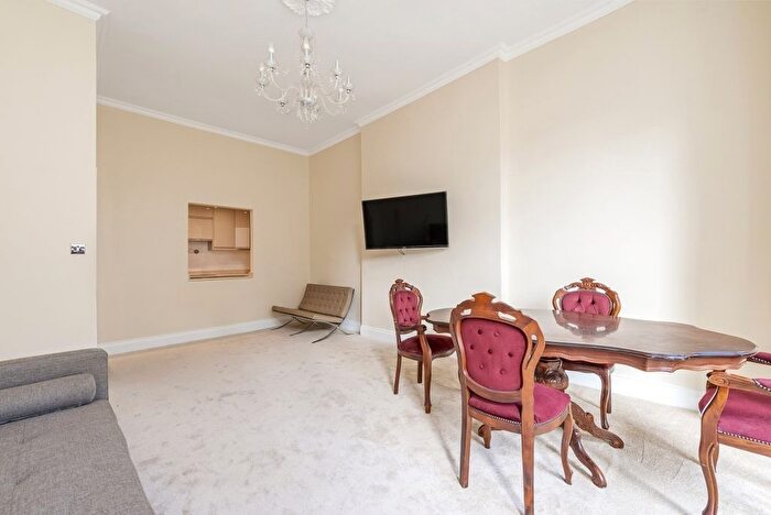 2 Bedroom Flat To Rent In Holland Road, Holland Park, London, W14