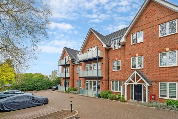 3 Bedroom Flat To Rent In Carew Road, Northwood, HA6