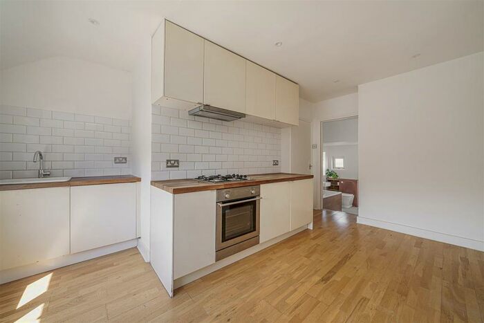 2 Bedroom Flat To Rent In Grove Close, Honor Oak Park, SE23