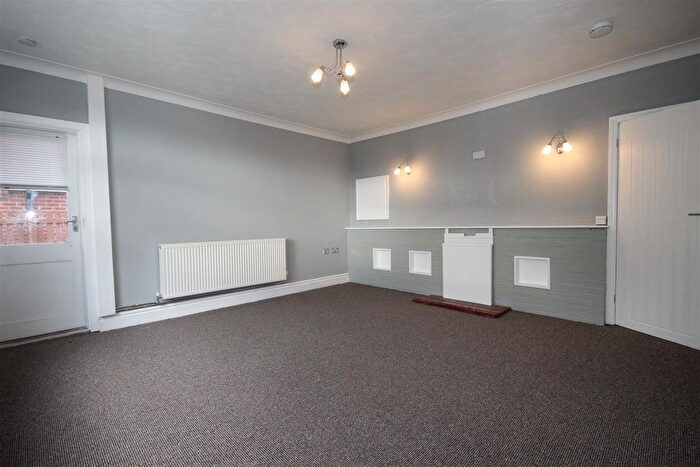 1 Bedroom Detached Bungalow To Rent In Wakefield Road, Fitzwilliam, WF9