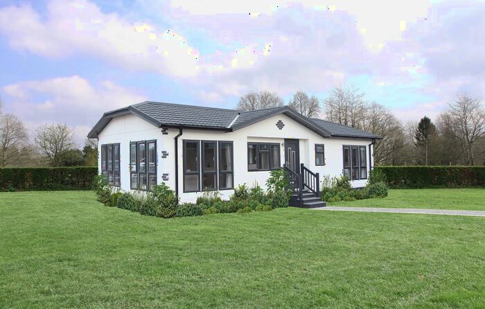 2 Bedroom Mobile/park Home For Sale In Lindholm Retreat, Sandtoft Road, Belton Doncaster, DN9