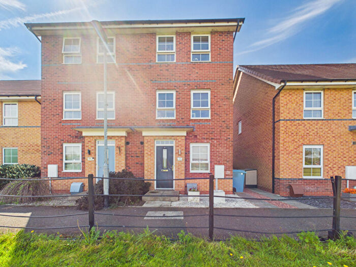 4 Bedroom Semi-Detached House For Sale In Runton Walk, Hull, HU8